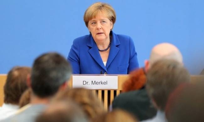 B&agrave; Merkel trong buổi họp b&aacute;o tại Berlin. (Ảnh: newsbomb)