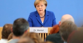 Bà Merkel giữ nguyên chính sách nhập cư sau hàng loạt vụ tấn công khủng bố