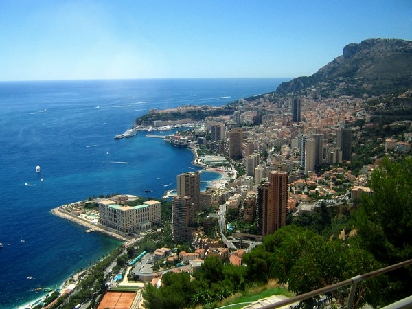 To&agrave;n bộ c&ocirc;ng quốc Monaco g&oacute;i gọn trong 1 bức ảnh. (Ảnh: CNN)