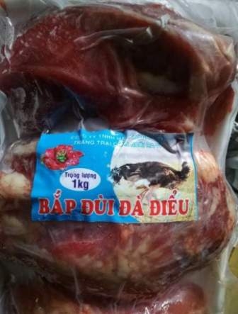Một mẫu sản phẩm thịt heo giả thịt đ&agrave; điểu bị cơ quan chức năng thu giữ.