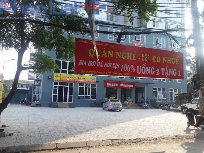 Theo phản &aacute;nh của cư d&acirc;n, chủ đầu tư hiện đang lấn chiếm diện t&iacute;ch sử dụng chung l&agrave;m diện t&iacute;ch kinh doanh, buổi tối thường xuy&ecirc;n b&agrave;y b&aacute;n h&agrave;ng trong khu s&acirc;n chơi.