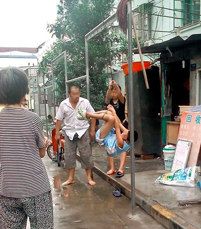 Tấm ảnh chụp cảnh bạo h&agrave;nh do nh&acirc;n chứng Ning Shuwang cung cấp.