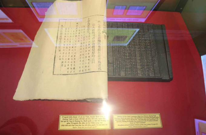 T&agrave;i liệu mộc bản triều Nguyễn được trưng b&agrave;y tại buổi triển l&atilde;m.