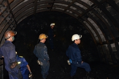 Quảng Ninh: Huy động gần 100 người để giải cứu công nhân mắc kẹt dưới hầm lò
