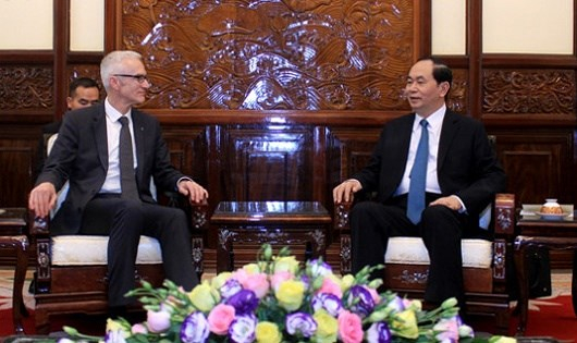 Chủ tịch nước Trần Đại Quang tiếp Tổng Thư k&yacute; Interpol. (Ảnh: VOV)
