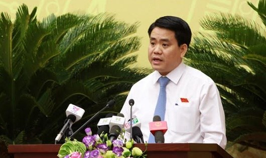 Chủ tịch UBND TP H&agrave; Nội Nguyễn Đức Chung ph&aacute;t biểu tại kỳ họp.