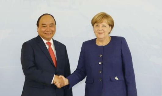 Thủ tướng Nguyễn Xu&acirc;n Ph&uacute;c v&agrave; Thủ tướng Đức Merkel tại hội đ&agrave;m. Ảnh: TTXVN