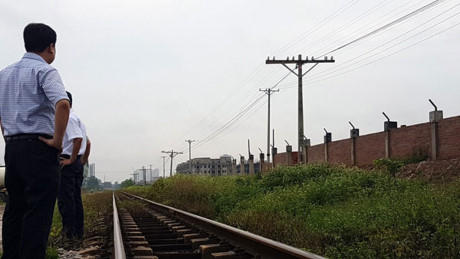 Lấn 1,5km hành lang đường sắt ở HN: Sẽ cưỡng chế?