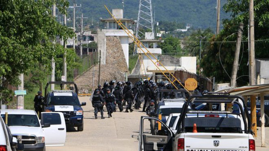 &nbsp;Cảnh s&aacute;t Mexico c&oacute; mặt tại hiện trường điều tra vụ việc. (Ảnh: Reuters)
