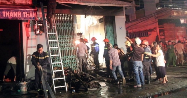 Đà Nẵng: Cháy lớn giữa phố, căn nhà cấp 4 bị thiêu rụi toàn bộ tài sản