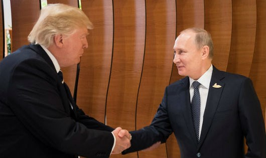 Tổng thống Mỹ Donald Trump v&agrave; Tổng thống Nga Vladimir Putin. (Ảnh: Reuters)