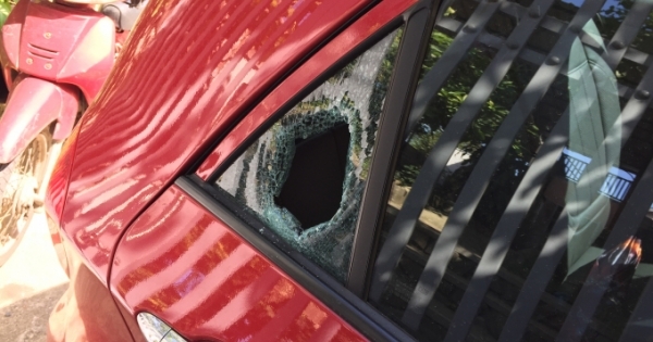 Huế: Truy tìm kẻ gian đập cửa kính ô tô “chôm” tài sản