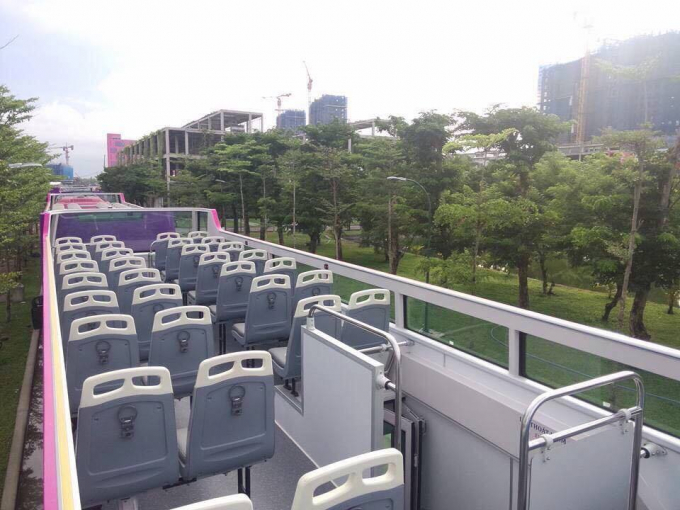 Xe bus 2 tầng du lịch c&oacute; 54 chỗ ngồi, gồm 42 ghế tầng tr&ecirc;n v&agrave; 12 ghế tầng dưới.