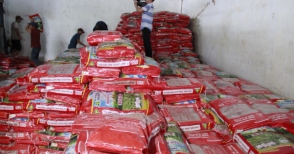 Đắk Lắk: Tạm giữ số lượng lớn phân bón hết hạn sử dụng