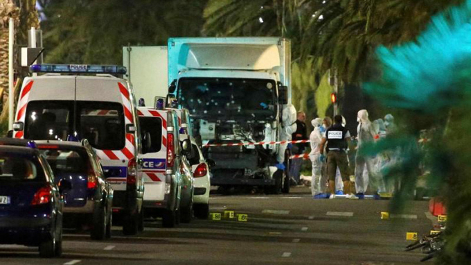 Hiện trường vụ&nbsp;&nbsp;vụ tấn c&ocirc;ng ở th&agrave;nh phố Nice khiến 86 người thiệt mạng. (Ảnh: Reuters)