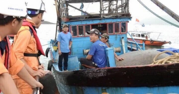 Ứng cứu thành công 6 ngư dân gặp nạn tại khu vực biển Khánh Hòa