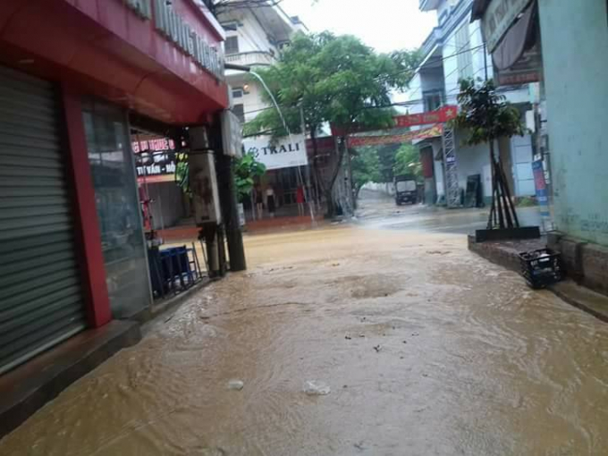 H&igrave;nh ảnh mưa ngập ở Phố V&agrave;ng - Thị trấn Thanh Sơn. (Ảnh: TMT)