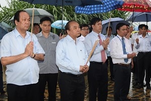 Thủ tướng Nguyễn Xuân Phúc xúc động tri ân liệt sĩ Trung đoàn Tây Tiến
