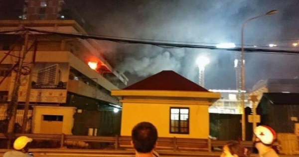 Bệnh viện Bạch Mai bốc cháy trong đêm, nhiều bệnh nhân hoảng loạn