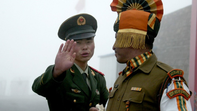Cả Trung Quốc v&agrave; Ấn Độ đều c&oacute; những c&acirc;n nhắc ri&ecirc;ng để kịch bản chiến tranh kh&ocirc;ng lặp lại. (Ảnh: AFP)