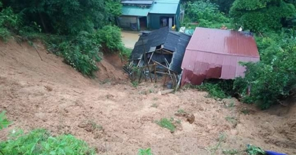 Hà Giang: Một người chết vì sét đánh, nhiều ngôi nhà phải di dời gấp trong mưa lũ