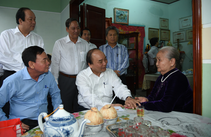 Thủ tướng thăm mẹ Việt Nam anh h&ugrave;ng Nguyễn Thị Ba.