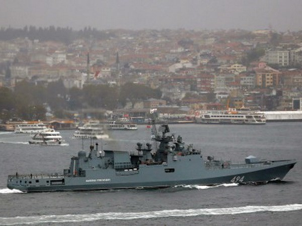 T&agrave;u chiến Nga ở eo biển Bosphorus. (Nguồn: Reuters)