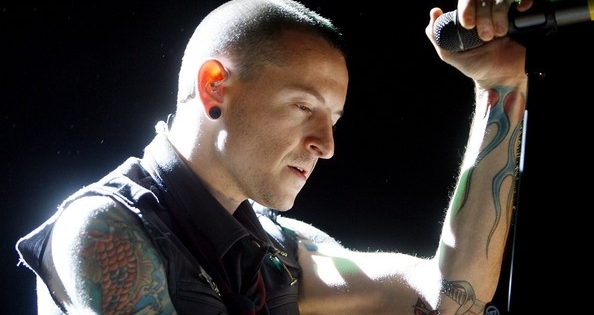 Chester Bennington - thủ lĩnh nhóm Linkin Park tự tử ở tuổi 41