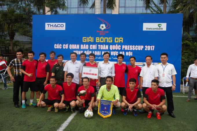 B&aacute;o Ph&aacute;p luật Việt Nam gi&agrave;nh chiến thắng trước đội b&oacute;ng VOV tại giải Press cup 2017