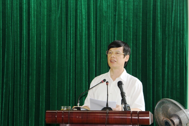 Chủ tịch UBND tỉnh Thanh H&oacute;a Nguyễn Đ&igrave;nh Xứng trả lời doanh nghiệp Chiến Thắng. Ảnh: Hồng Đức