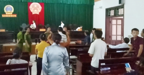 Hà Tĩnh: Náo loạn tại phiên tòa phúc thẩm, từ án treo thành án giam