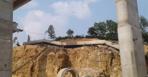 Quảng Ninh: Sập dầm cầu thuộc Dự án cao tốc Hạ Long-Vân Đồn, nhiều người hốt hoảng