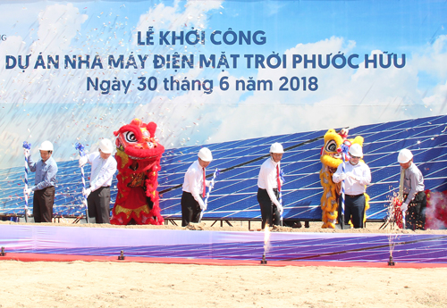 Lễ khởi c&ocirc;ng dự &aacute;n nh&agrave; m&aacute;y điện mặt trời Phước Hữu 1.200 tỷ đồng vừa diễn ra s&aacute;ng 30/6 tại Ninh Thuận.