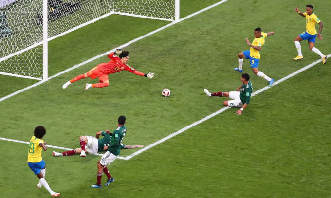 Mexico chơi đầy quyết t&acirc;m nhưng họ kh&ocirc;ng c&oacute; một Neymar trong đội h&igrave;nh, n&ecirc;n lần thứ 7 li&ecirc;n tiếp bị loại ở v&ograve;ng 1/8 World Cup
