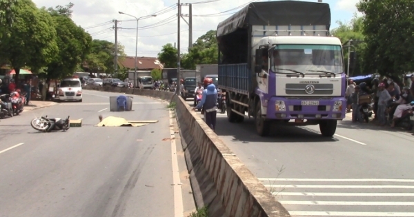 Bình Dương: Sau va chạm với xe tải, người đàn ông tử vong tại chỗ
