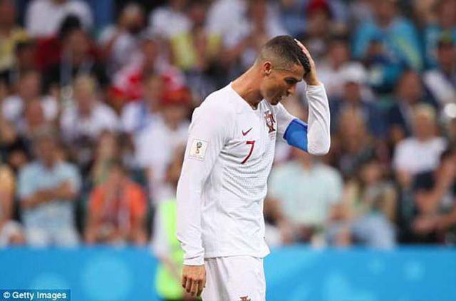 C.Ronaldo g&acirc;y thất vọng lớn trong trận gặp Uruguay.