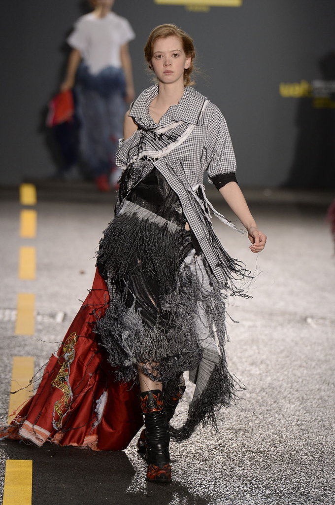Thanh Hằng xuất hiện trong BST của nh&agrave; thiết kế Anh tại Fashion Yoyage