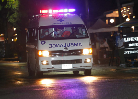 Xe cứu thương hướng đến bệnh viện ở tỉnh Chiang Rai. Ảnh: EPA