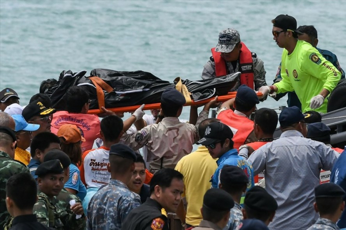 &Iacute;t nhất 42 người chết trong vụ lật t&agrave;u ở Phuket, Th&aacute;i Lan. Ảnh: Getty Images