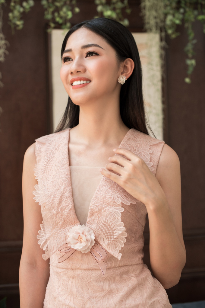 Hoa hậu Mỹ Linh, &Aacute; hậu Thanh T&uacute; rực rỡ sắc h&egrave; với v&aacute;y ren