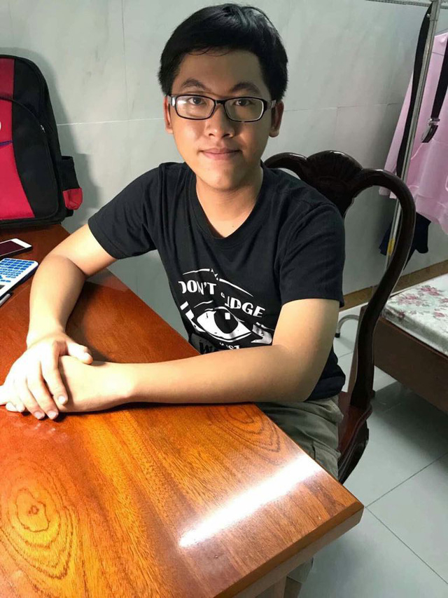 Nguyễn Trần C&ocirc;ng Đạt l&agrave; th&iacute; sinh duy nhất đạt điểm 10 m&ocirc;n To&aacute;n ở TPHCM trong kỳ thi THPT quốc gia 2018.