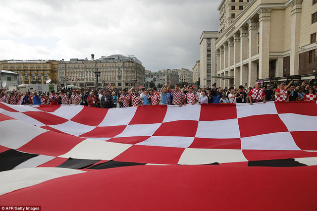 Người Croatia mở tiệc ăn mừng chiến thắng lịch sử