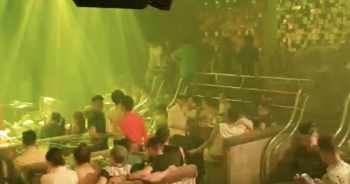 TP HCM: Cảnh sát “đột kích” quán bar Paradise, dân chơi ném ma túy phi tang