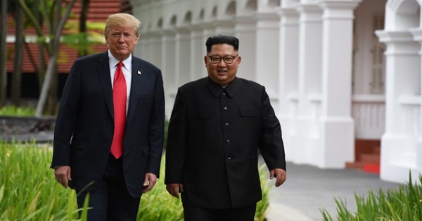 Ông Trump khoe nhận thư của ông Kim Jong-un