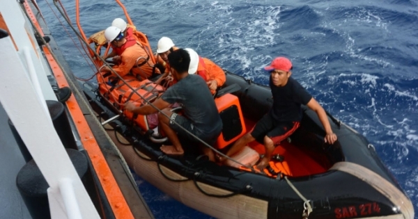 Cứu nạn thuyền viên bị nhồi máu não khi tàu cách bờ 75 hải lý