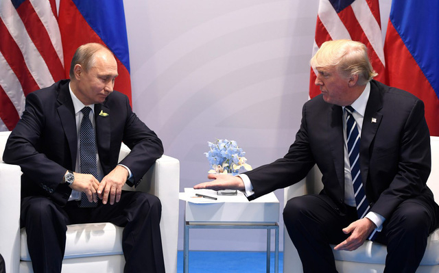 Tổng thống Donald Trump v&agrave; Tổng thống Vladimir Putin gặp nhau b&ecirc;n lề hội nghị G20 tại Đức năm 2017 (Ảnh: AFP)