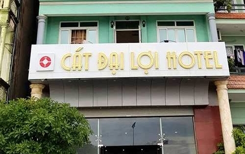 Chủ khách sạn ở Sầm Sơn bị “tố” "đuổi" khách vì "ăn cơm đối phó": "Tôi...vô tư"!
