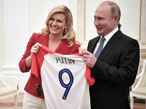 Tổng thống Croatia tặng Tổng thống Nga Putin &aacute;o đấu