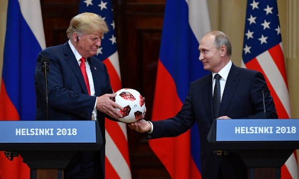 Tổng thống Trump v&agrave; Tổng thống Putin trong cuộc họp b&aacute;o sau hội nghị thượng đỉnh. Ảnh:&nbsp;AFP.