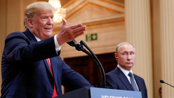Tổng thống Mỹ Donald Trump v&agrave; người đồng nhiệm Nga Vladimir Putin tại cuộc họp b&aacute;o ng&agrave;y 16/07/2018 tại Helsinki, Phần Lan. Ảnh: Reuters